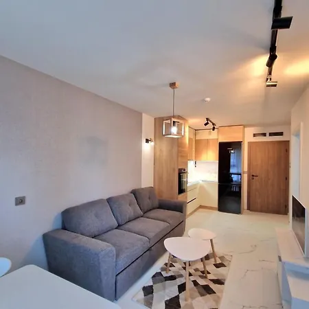 Apartment Sweet 9 *
